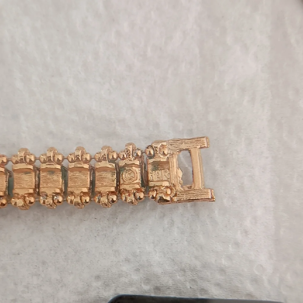 Elegant Gold and Turquoise Bracelet - Picture 4 of 5